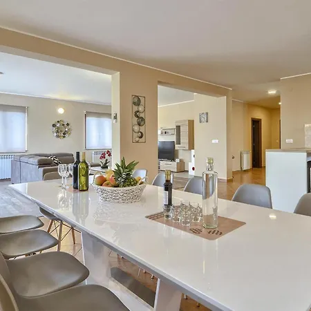 5 Bedroom In * Galižana