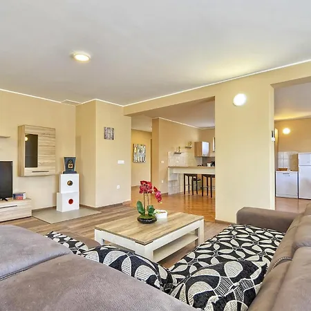 בית נופש 5 Bedroom In
