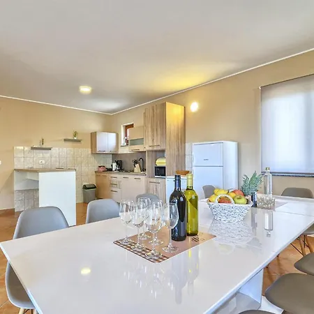 בית נופש 5 Bedroom In *