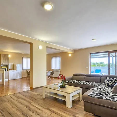 5 Bedroom In Galižana