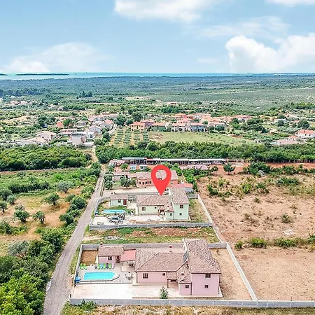 בית נופש 5 Bedroom In