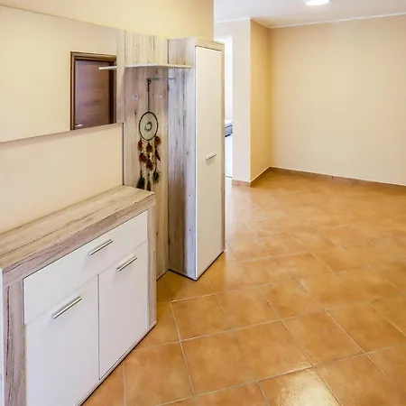 5 Bedroom In Galižana